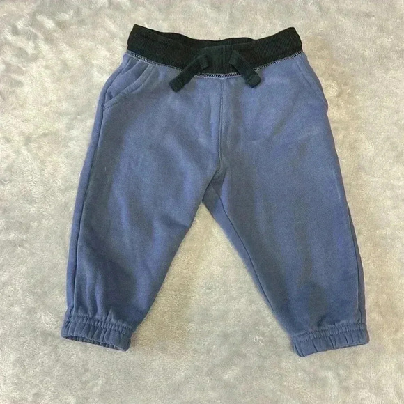 Oshkosh B’gosh - 2 piece set. Size 12 months - Picture 6 of 8